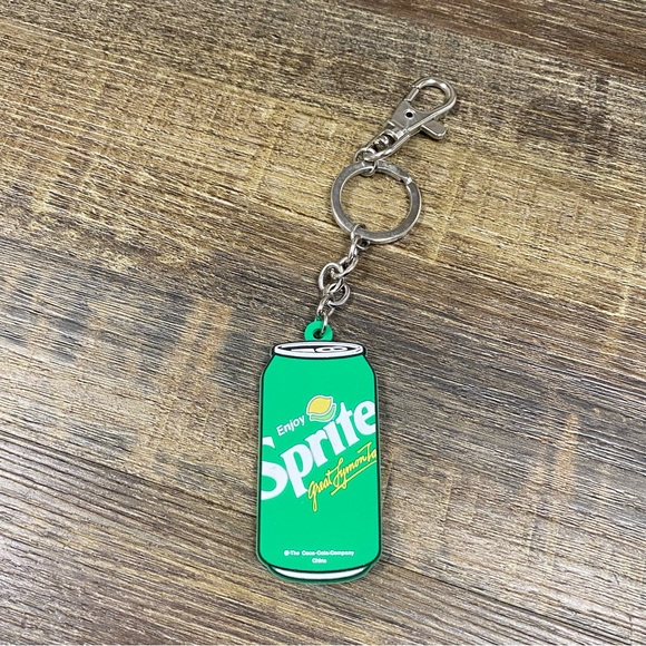 Green Can Keychain‎ - Picture 6 of 6